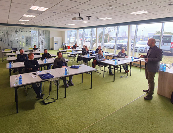 Running the course in a training room in Feltre, the training proposal