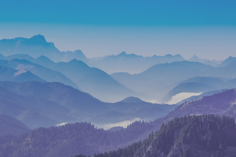 Paisaje de montaña, nos mueve la ambición y nuestro sostén es la integridad